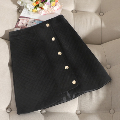 Női téli szoknya magas derékkal és gombokkal