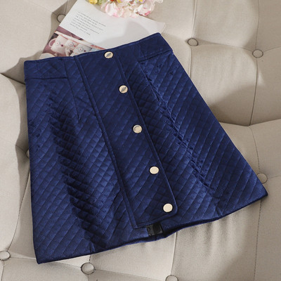 Női téli szoknya magas derékkal és gombokkal