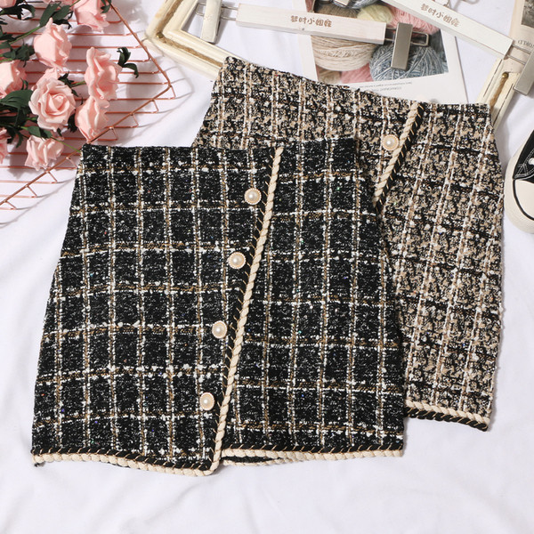 Fusta scurta in carouri in doua culori cu nasturi si talie inalta