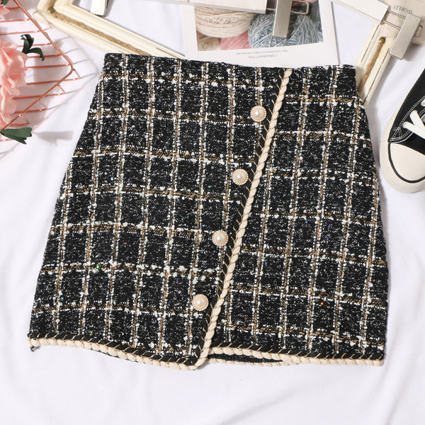 Fusta scurta in carouri in doua culori cu nasturi si talie inalta