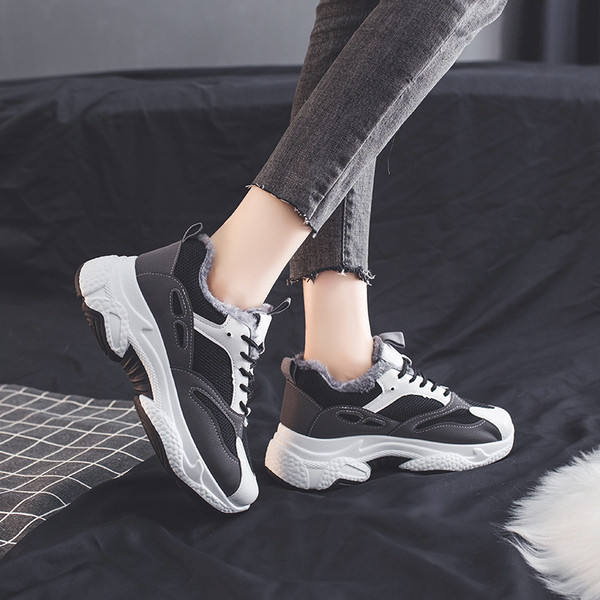 Modern női tornacipő puha béléssel, két színben