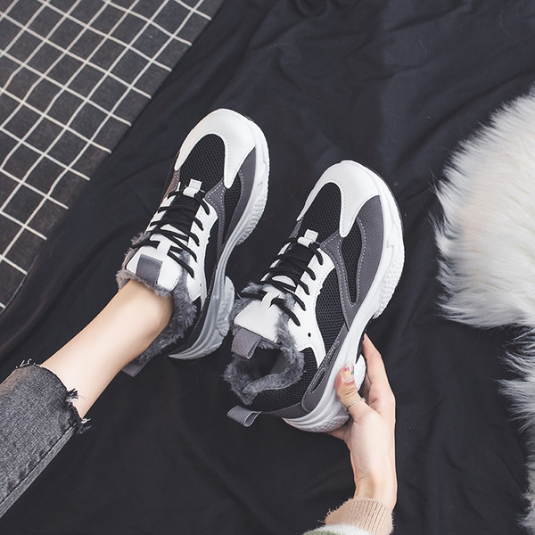 Modern női tornacipő puha béléssel, két színben