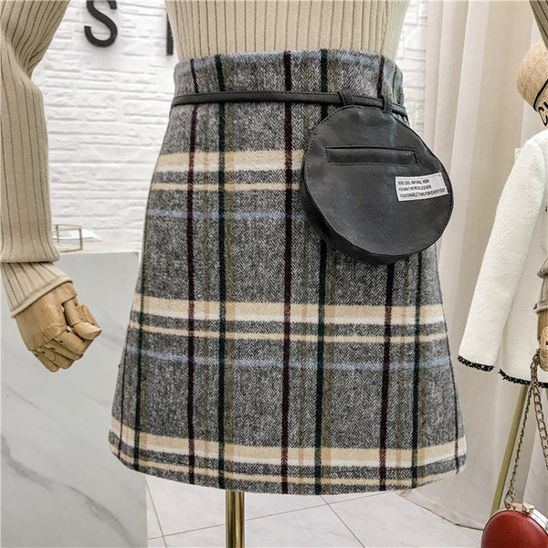 Kockás női szoknya magas derékkal, szürke és bézs színben