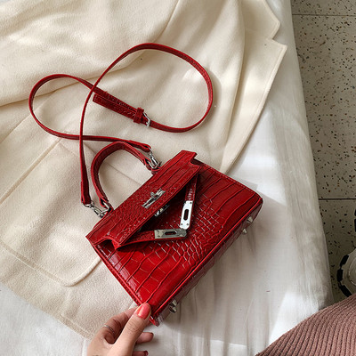 Női bőrtáska, hosszú és rövid fogantyús fém rögzítéssel