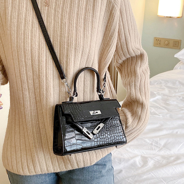 Női bőrtáska, hosszú és rövid fogantyús fém rögzítéssel