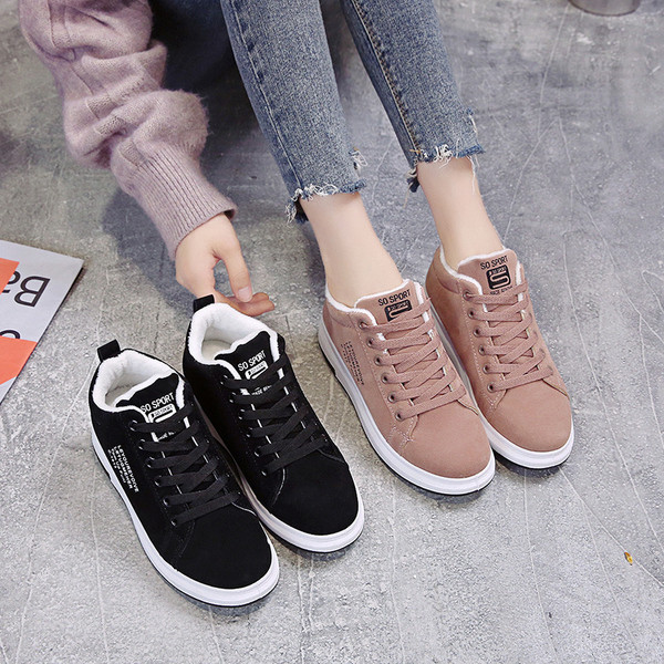 Női alkalmi tornacipő öko velúrból és meleg béléssel