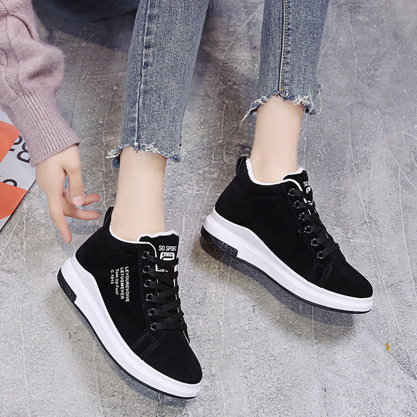 Női alkalmi tornacipő öko velúrból és meleg béléssel