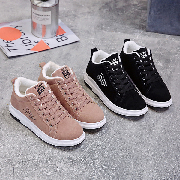 Női alkalmi tornacipő öko velúrból és meleg béléssel