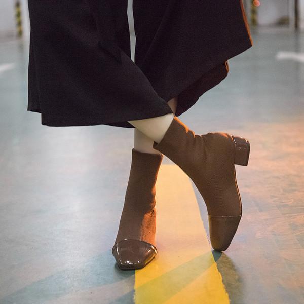 Női tavaszi-őszi zoknis csizma bézs, barna és fekete színben