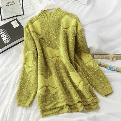 Női téli pulóver magas, kerek nyakkivágással, aszimmetrikus modellel