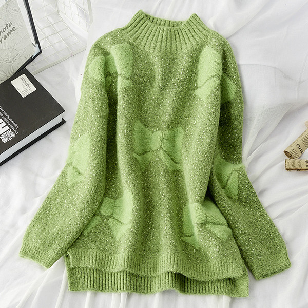 Női téli pulóver magas, kerek nyakkivágással, aszimmetrikus modellel