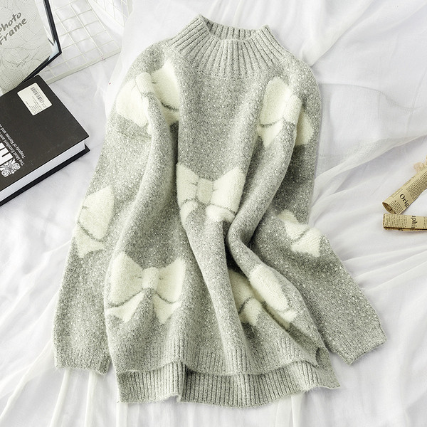 Női téli pulóver magas, kerek nyakkivágással, aszimmetrikus modellel