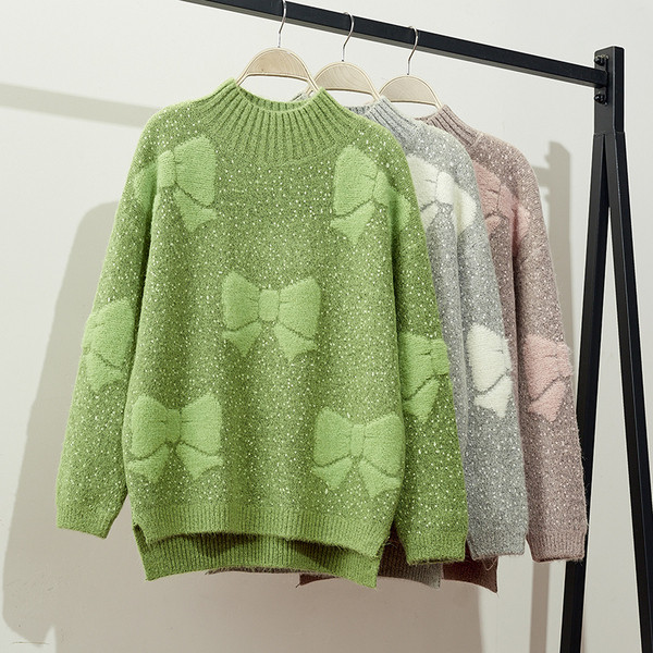 Női téli pulóver magas, kerek nyakkivágással, aszimmetrikus modellel