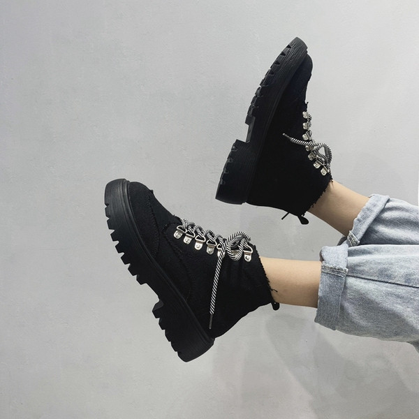 Női tavaszi-őszi textilcsizma bézs és fekete színben