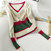 Női blúz spitz nyakkivágással télre