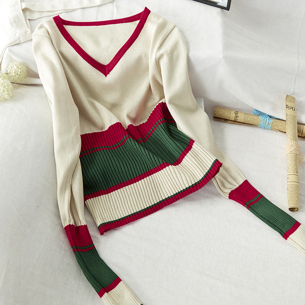 Női blúz spitz nyakkivágással télre