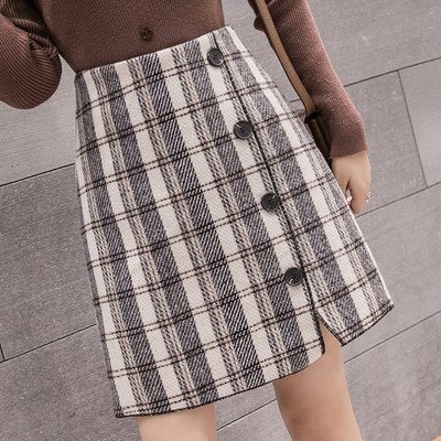 Kockás női szoknya két színben, gombokkal és hasítékkal