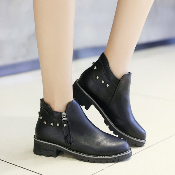 Női alkalmi tavaszi-őszi csizma cipzárral és fém lyukakkal