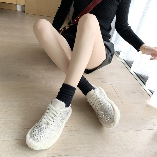 Pantofi casual de damă din puf cu pietre în alb și negru