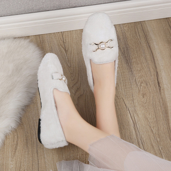 Női alkalmi cipő fehér, fekete és bézs pehelyszínnel