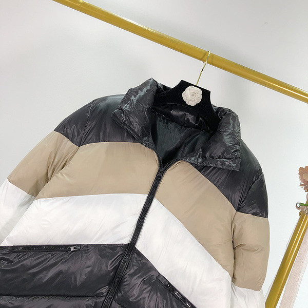 Geacă de iarnă scurtă în dungi, cu fermoar și buzunare