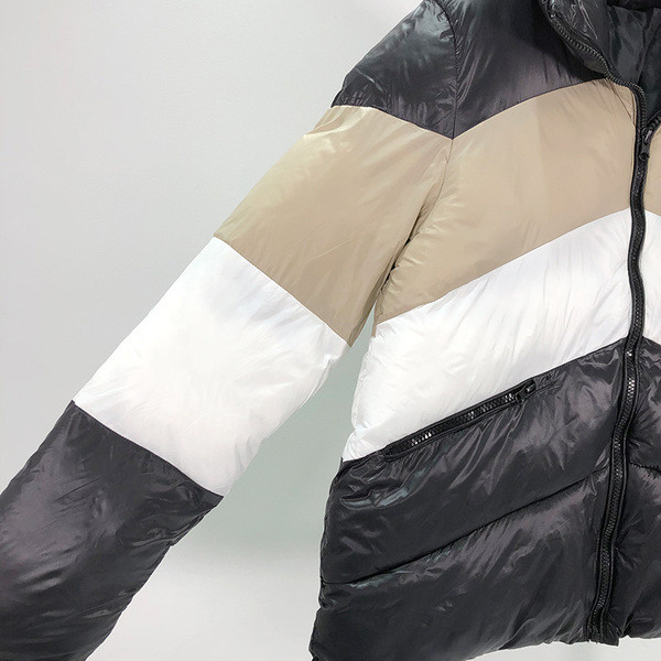 Geacă de iarnă scurtă în dungi, cu fermoar și buzunare