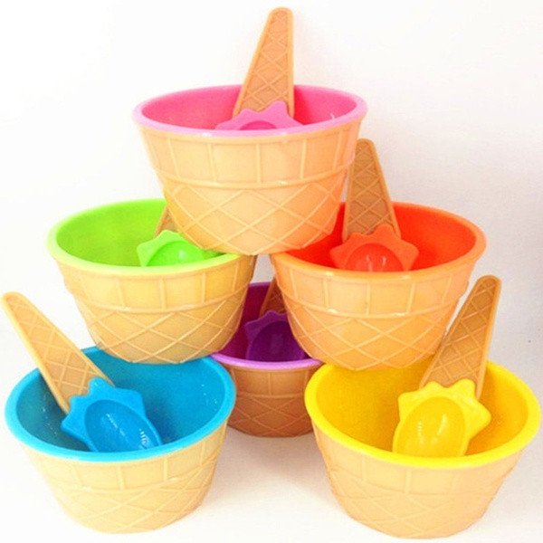 Комплект от 12 броя пластмасови купи за сладолед с лъжици в различни цветове
