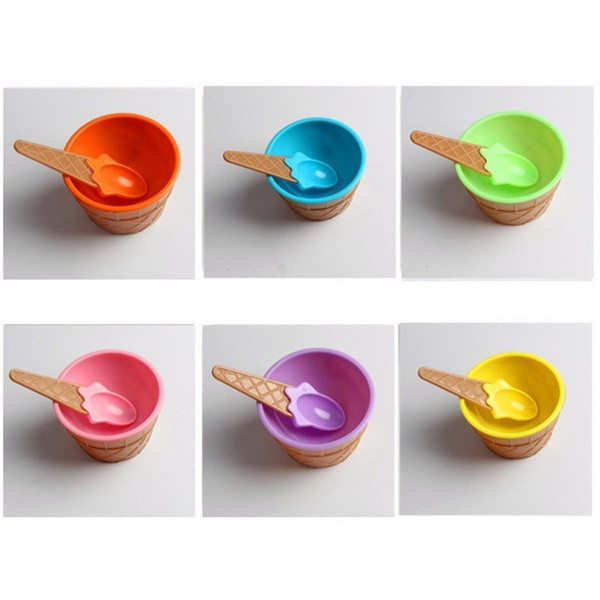 Комплект от 12 броя пластмасови купи за сладолед с лъжици в различни цветове