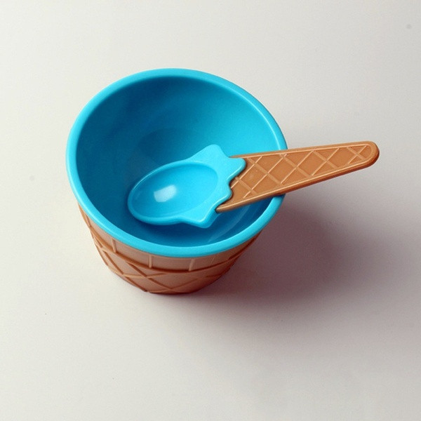 Комплект от 12 броя пластмасови купи за сладолед с лъжици в различни цветове