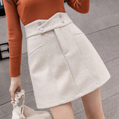 Stílusos női szoknya bézs és fekete színben, magas derékkal és cipzárral