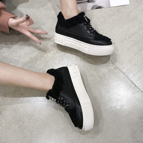 Pantofi casual de damă din piele, cu căptușeală moale în bej și negru