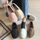 Női pehelypapucs lapos talppal, fekete, fehér, rózsaszín és barna színben