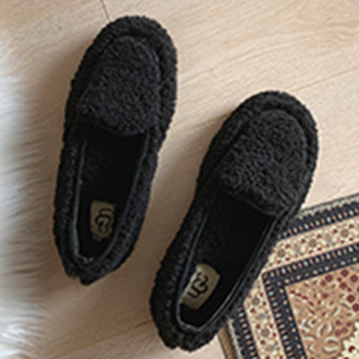 Női pehelypapucs lapos talppal, fekete, fehér, rózsaszín és barna színben