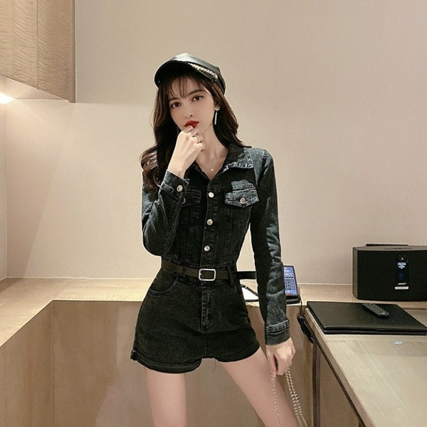 Salopeta scurta din denim cu maneci lungi si nasturi