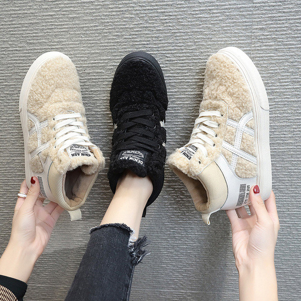 Női őszi-téli tornacipő puha béléssel, fekete és bézs színben