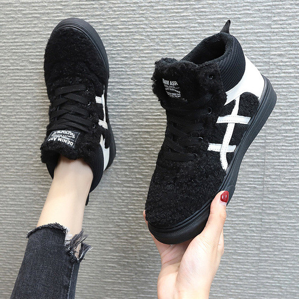 Női őszi-téli tornacipő puha béléssel, fekete és bézs színben