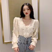 Modern csipke ing V-nyakú fehér és fekete színben