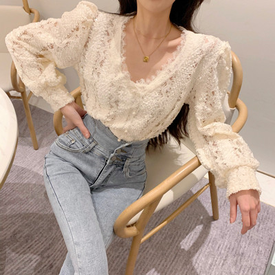 Modern csipke ing V-nyakú fehér és fekete színben