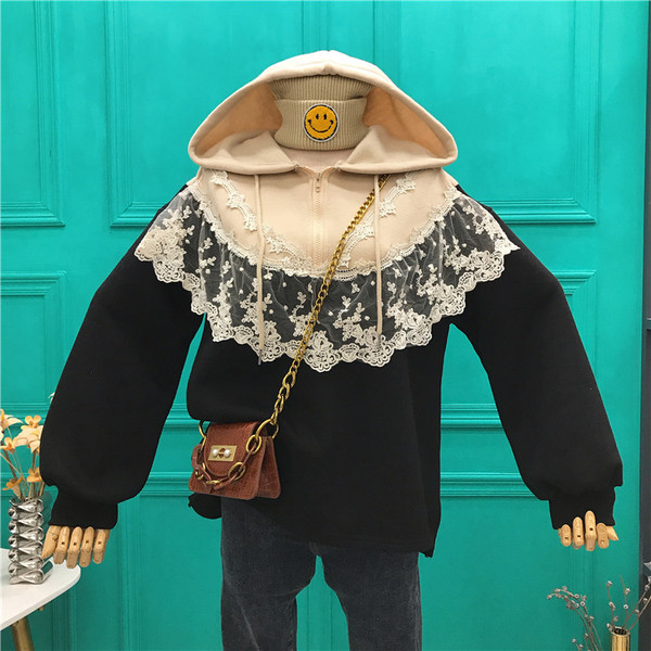 Дамски суичър с цип,дантела и качулка в черен и бежов цвят - широк модел