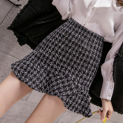 Fekete-fehér kockás női szoknya, magas derékkal