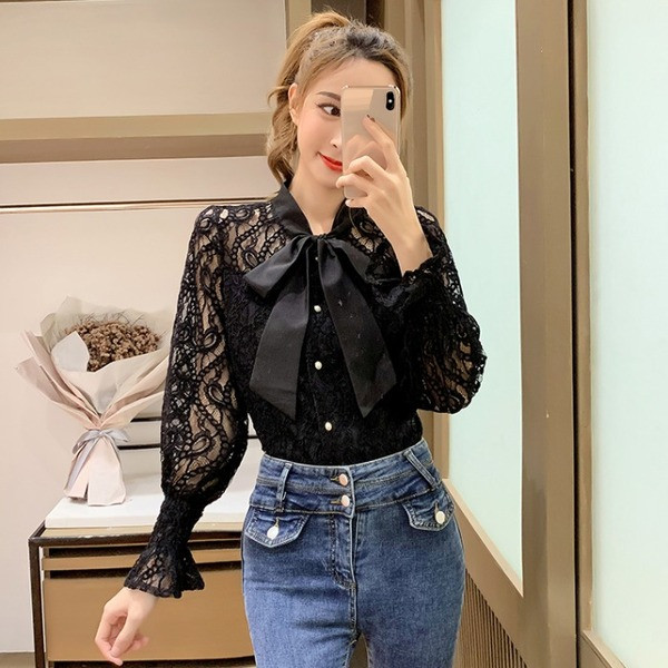 Női csipke ing szalaggal és gombokkal - fehér és fekete gyöngyökkel