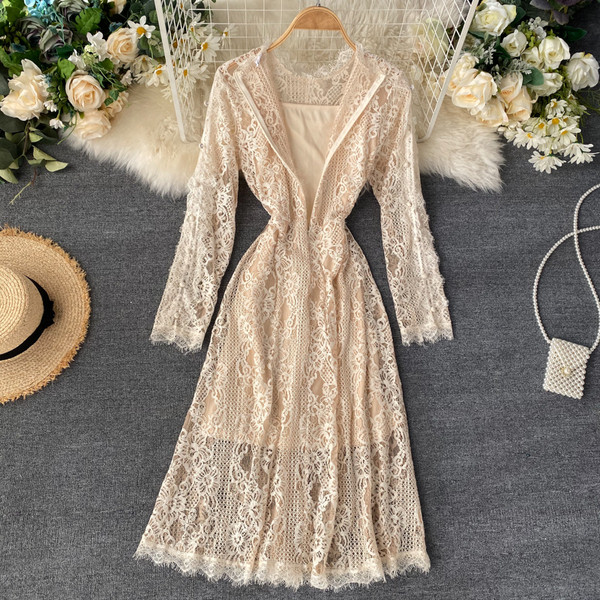 Hátul cipzáras női csipkeruha három színben