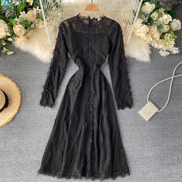 Hátul cipzáras női csipkeruha három színben