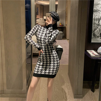 Rochie scurtă tricotată în alb-negru