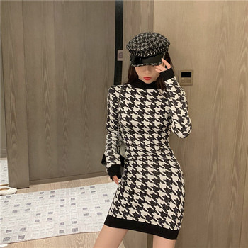 Rochie scurtă tricotată în alb-negru