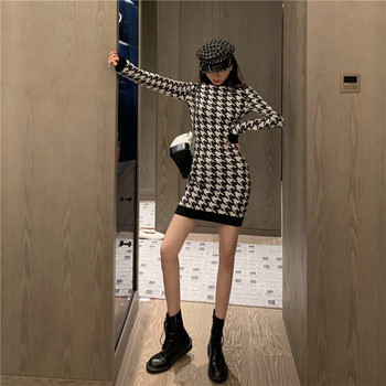 Rochie scurtă tricotată în alb-negru