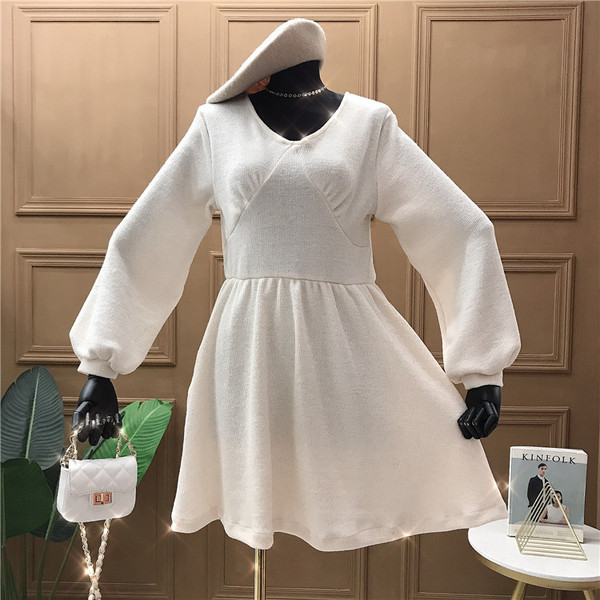 Rochie casual de dama cu decolteu rotund in model croiat bej si negru