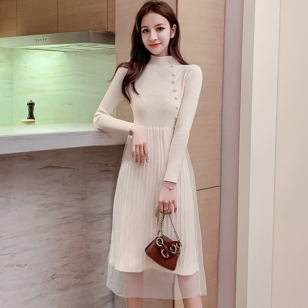 Hétköznapi női ruha három színben, gombokkal és tüllel