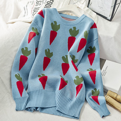 Női téli pulóver színes hímzéssel, kerek nyakkivágással