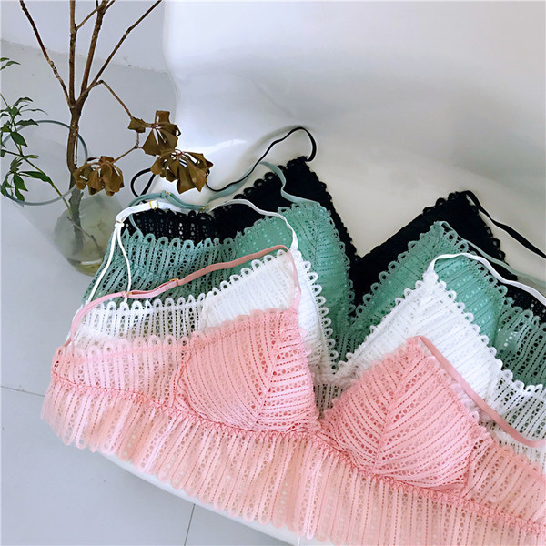 Női melltartó csipkével és párnákkal több színben